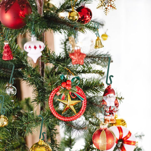 Christmas Ornament Hooks S-Shaped Plastic Hangers for Tree Balls, Stockings, Pinecones and Small Pendants, Green Snap-Apart Hook Strips for Holiday Home and Commercial Display Decoration (30 PCS (3 Sheets))