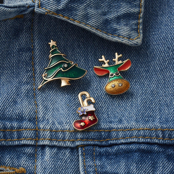 3 Piece Red Green Enamel Christmas Brooch Pins Set - Gold Alloy Festive Lapel Badges with Christmas Hat, Candy Cane and Santa Claus Design, Holiday Jewellery for Suits, Jackets, Bags and Gifts