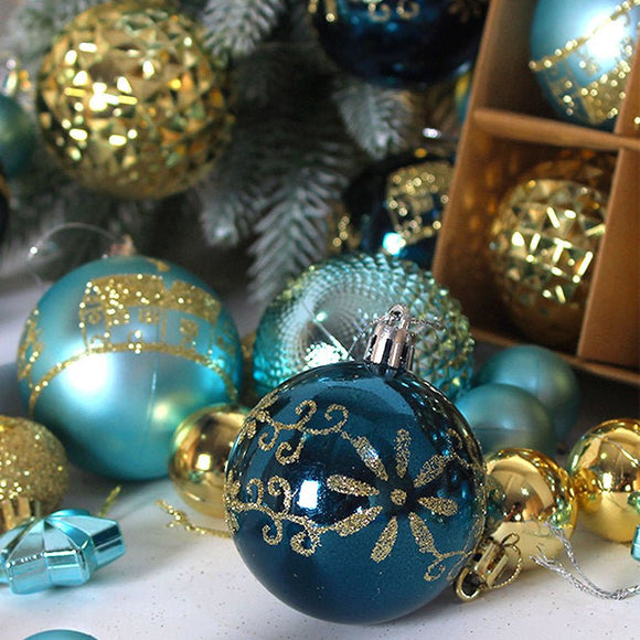 Green and red 44 - Piece Assorted Christmas Baubles Set with Elegant Designs in Wooden Gift Box - 3 - 6cm Decorative Ornaments for Tree, Home & Holiday Display - RnR Galore